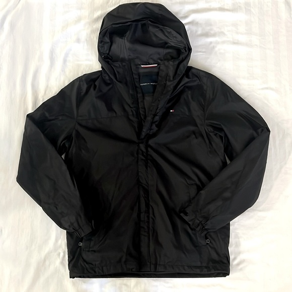 Tommy Hilfiger Men’s Lightweight Hooded windbreaker/rain jacket - Picture 1 of 2